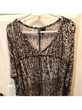 Paraphrase Plus 2X Black & White Abstract V-Neck Dolman Long Sleeve Tunic